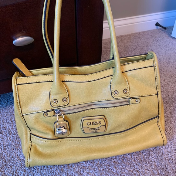 Guess Handbags - Guess Shoulder Bag Guess Handbags - Guess Shoulder Bag